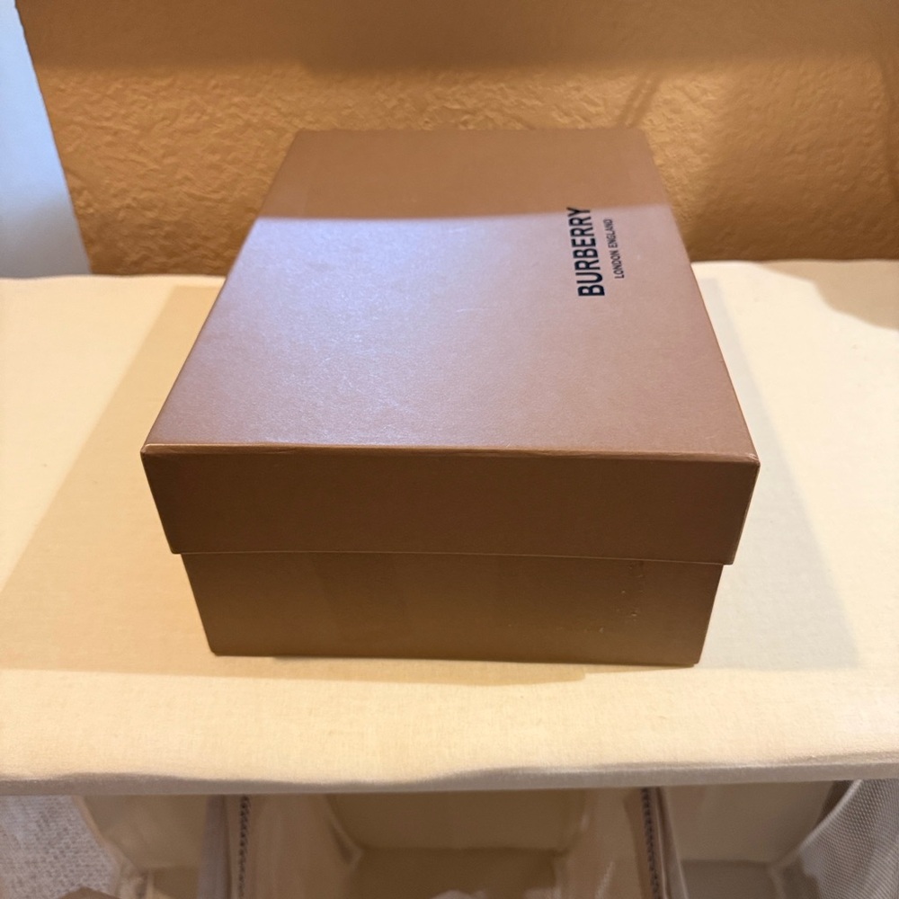 Burberry Tan Rectangular Box - Picture 3 of 6